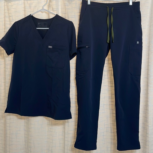 FIGS Scrub Set - Picture 1 of 3